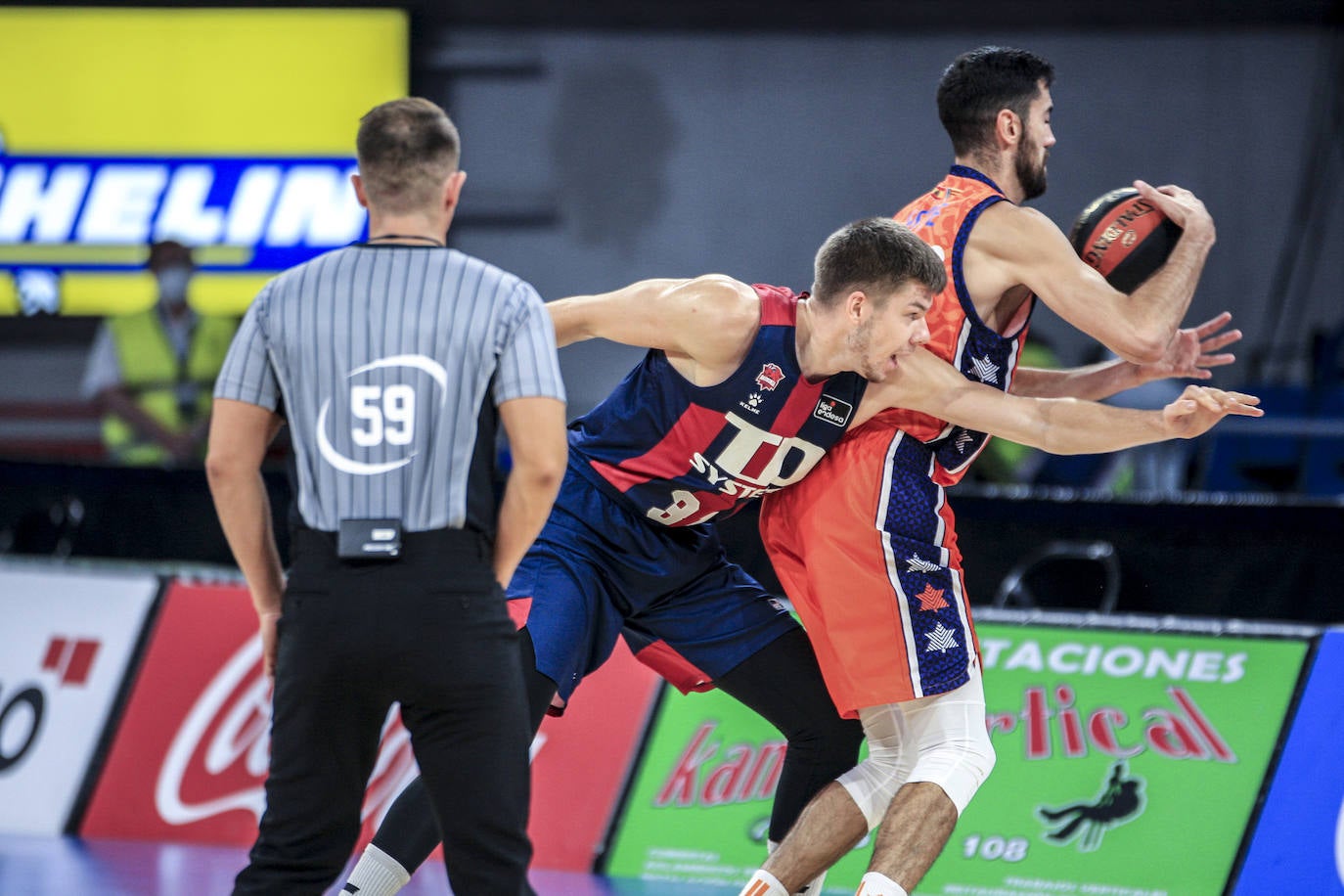 Las fotos del Baskonia - Valencia Basket. 