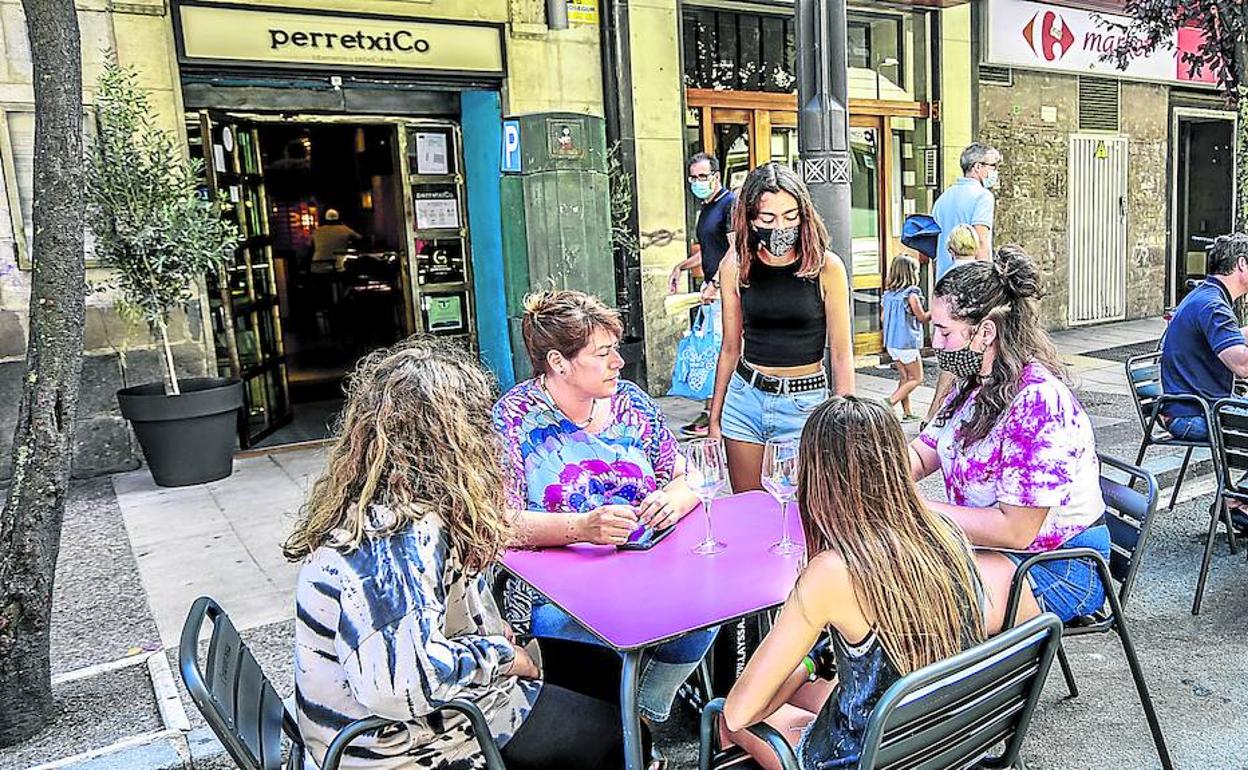 Terrazas en la plaza de España, una de las zonas privilegiadas por el número de mesas que se pueden instalar. En invierno no hay ninguna terraza cubierta o calefactada.