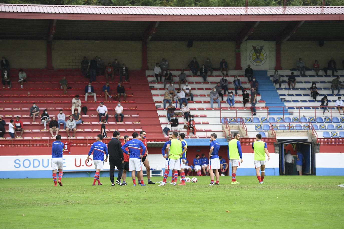 Fotos: Mascarillas, tomar la temperatura... Así ha sido el partido entre el Sodupe y el &#039;Portu&#039; que ha sido suspendido por el positivo de un jugador