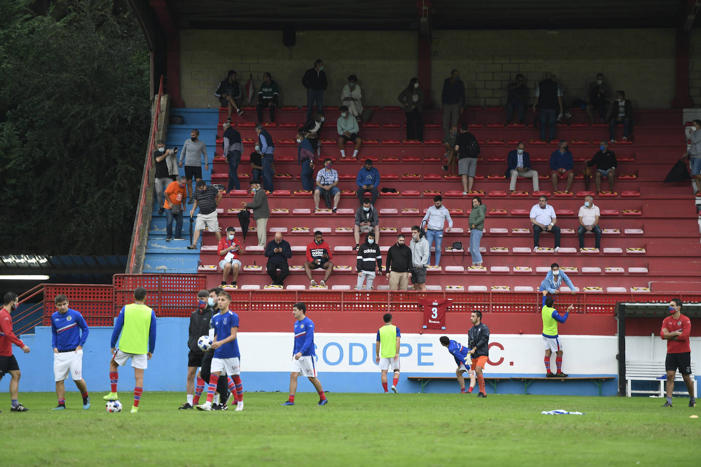 Fotos: Mascarillas, tomar la temperatura... Así ha sido el partido entre el Sodupe y el &#039;Portu&#039; que ha sido suspendido por el positivo de un jugador