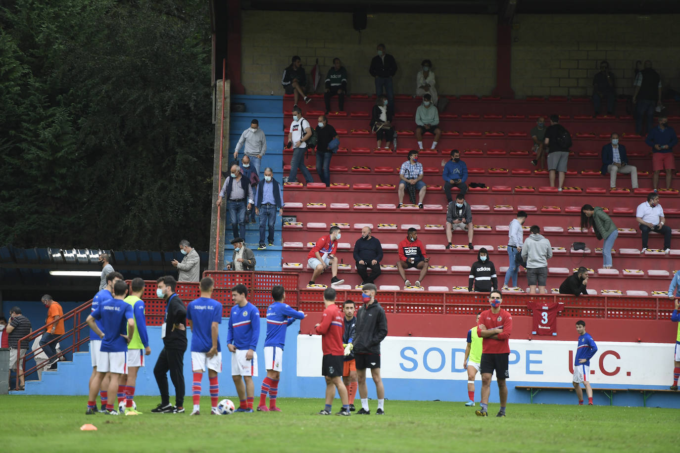Fotos: Mascarillas, tomar la temperatura... Así ha sido el partido entre el Sodupe y el &#039;Portu&#039; que ha sido suspendido por el positivo de un jugador