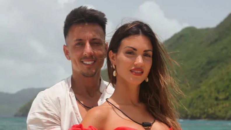 Melodie (28 años) y Cristian (31) trabajan como camareros.