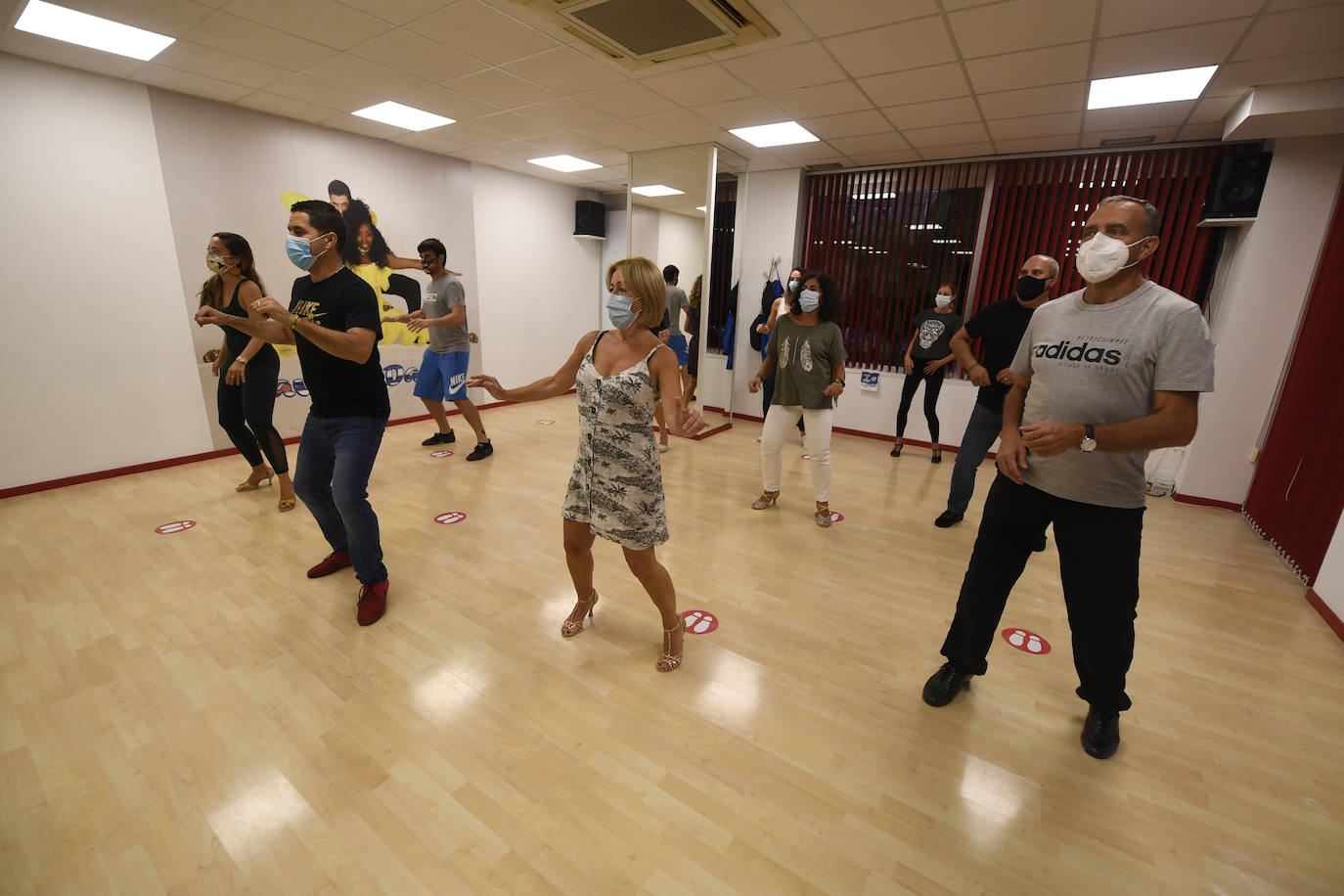Academia de Yohan y Maya en Getxo con medidas covid y bailando con mascarilla