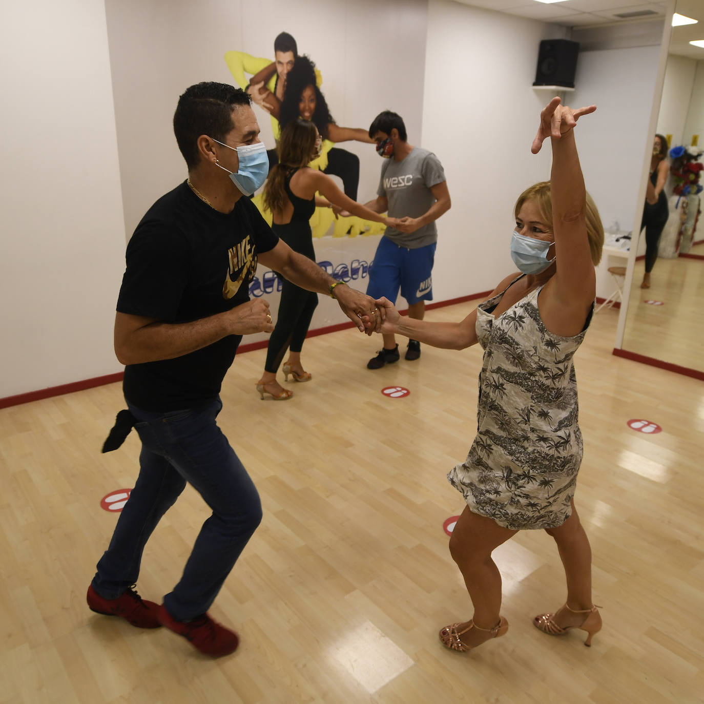 Academia de Yohan y Maya en Getxo con medidas covid y bailando con mascarilla