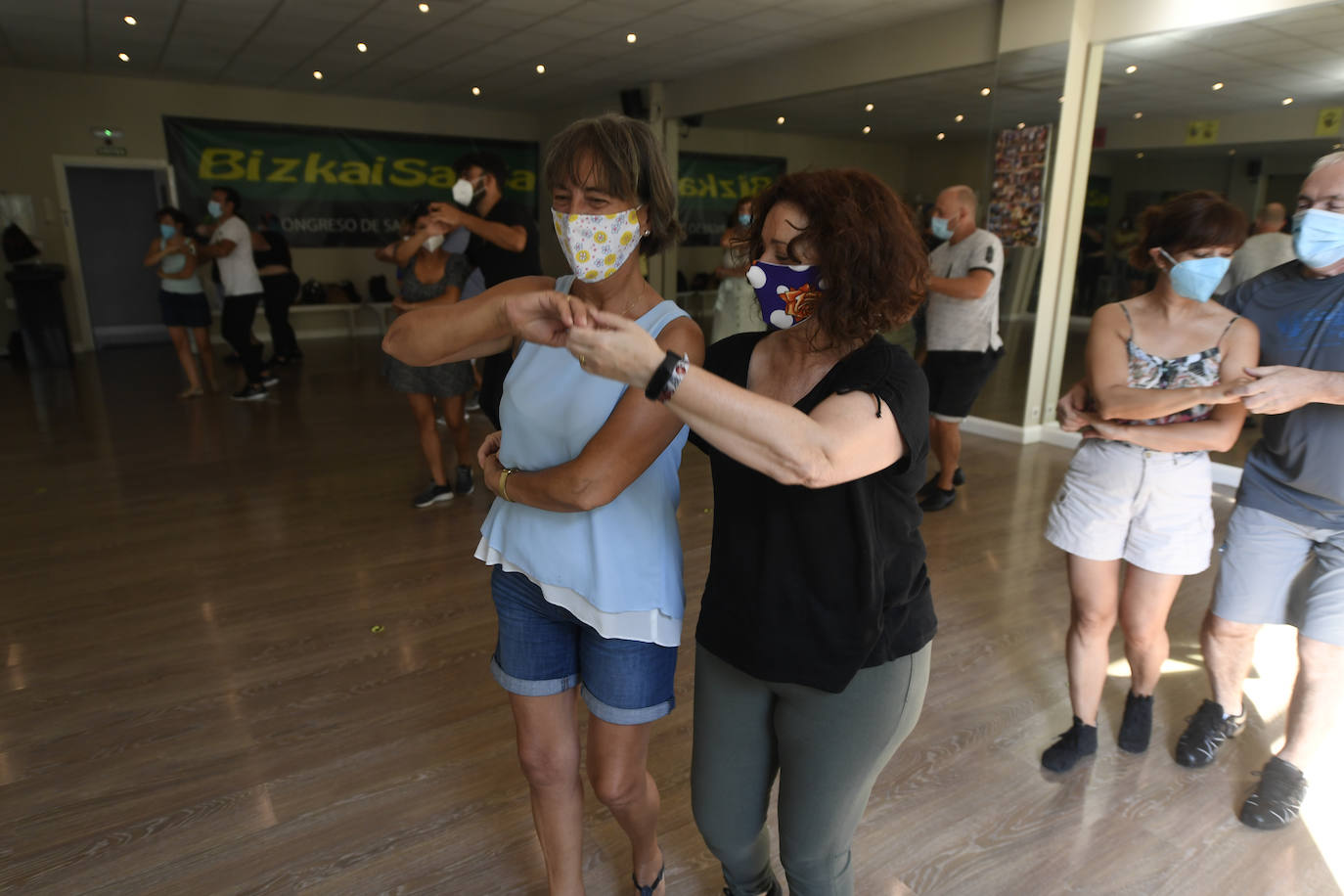 Academia de baile BIZKAISALSA en Zorroza con medidas de seguridad ante la Covid 19