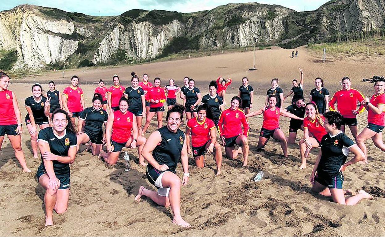 La playa de La Salvaje ha servido a la selección de rugby femenino para hacer sesiones de trabajo.