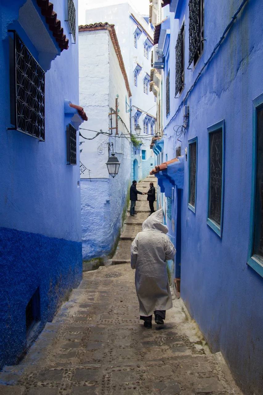 Chefchaouen, la ciudad azul | En Marruecos se encuentra esta colorida ciudad donde las calles tienen una tonalidad azul que define al lugar. Se dice que fueron los judios que vivían en ella quienes pintaron sus paredes y la tradición se mantiene años después, a pesar de que ya no residan ahí.