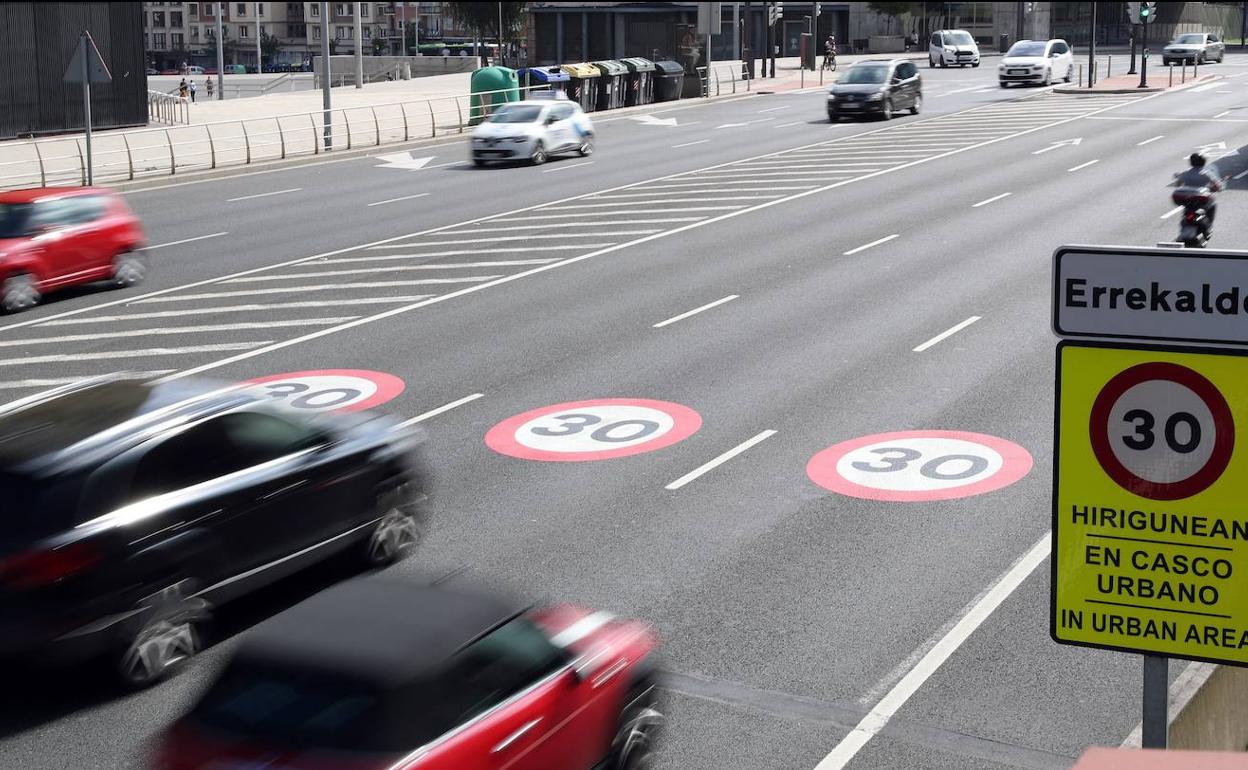 Orduko 30 kilometroko gehieneko abiadura zehazten duen seinalea.
