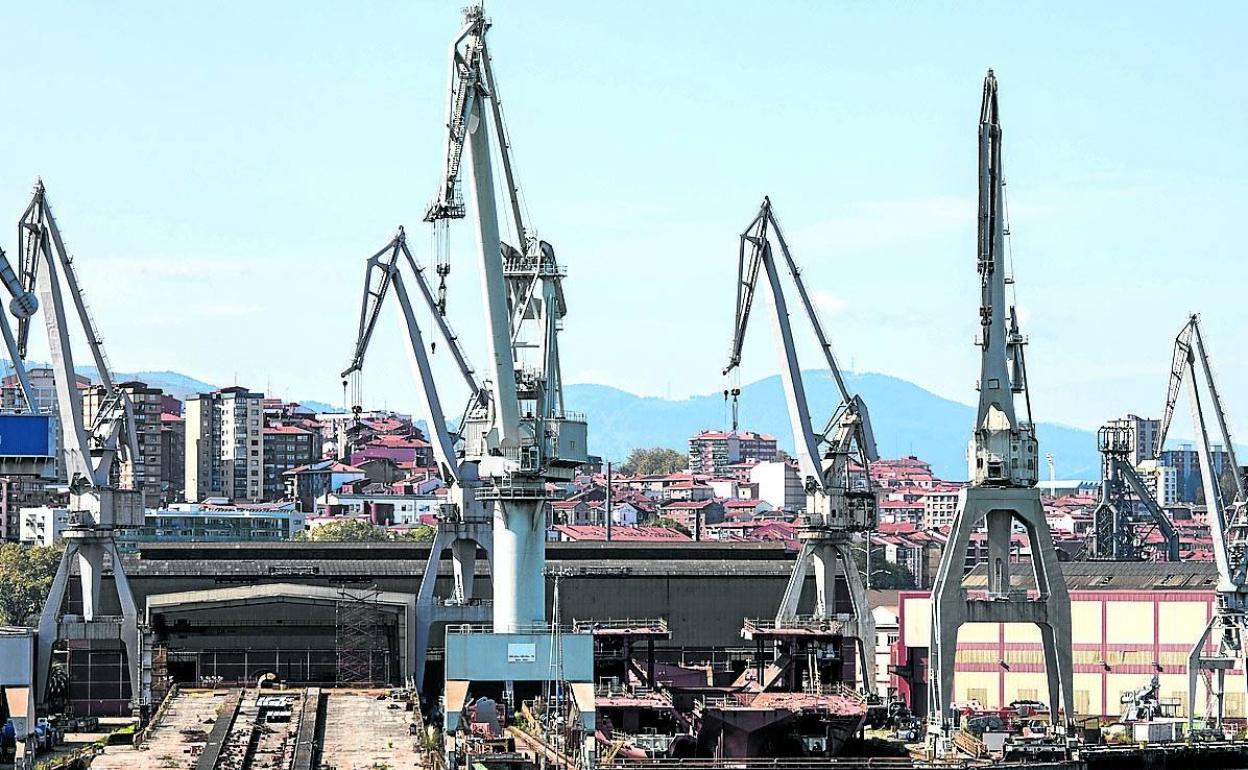 La Naval de Sestao permanecía ayer vacía y parada. 