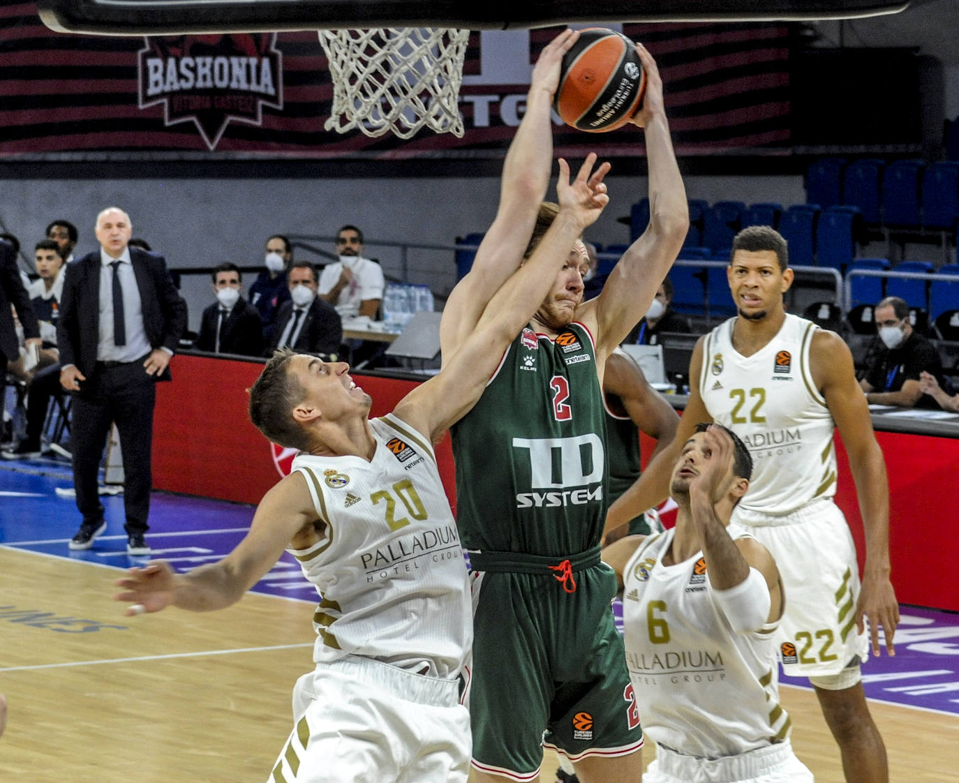 Fotos: Las mejores imágenes del TD Systems Baskonia - Real Madrid