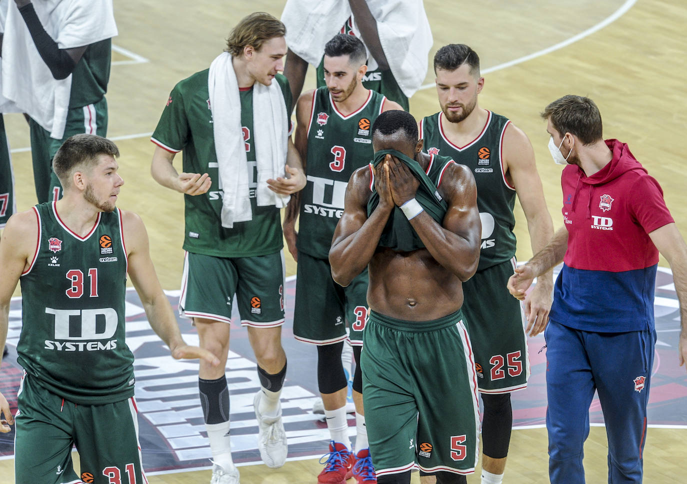 Fotos: Las mejores imágenes del TD Systems Baskonia - Real Madrid