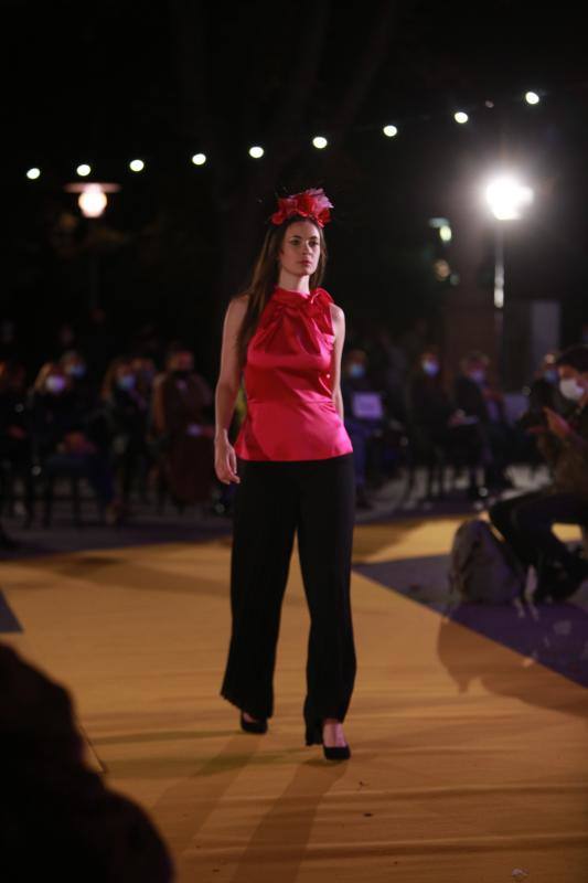 Ríos Moda presentó su colección 'Aves del paraíso' con propuestas elegantes en tonos negros, fucsias o verdes.