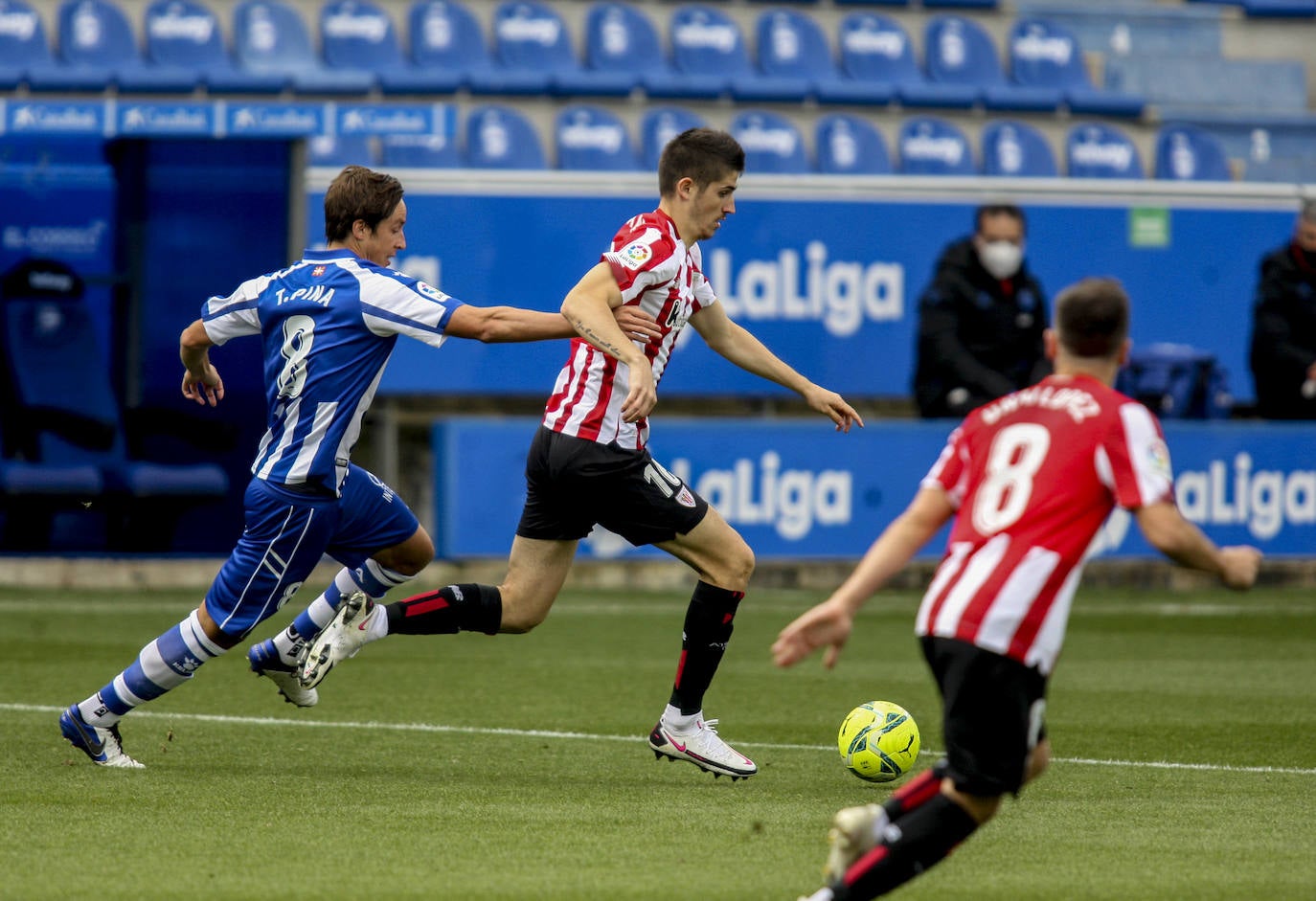 El estadio de Mendizorroza ha albergado el derbi entre albiazules y rojiblancos