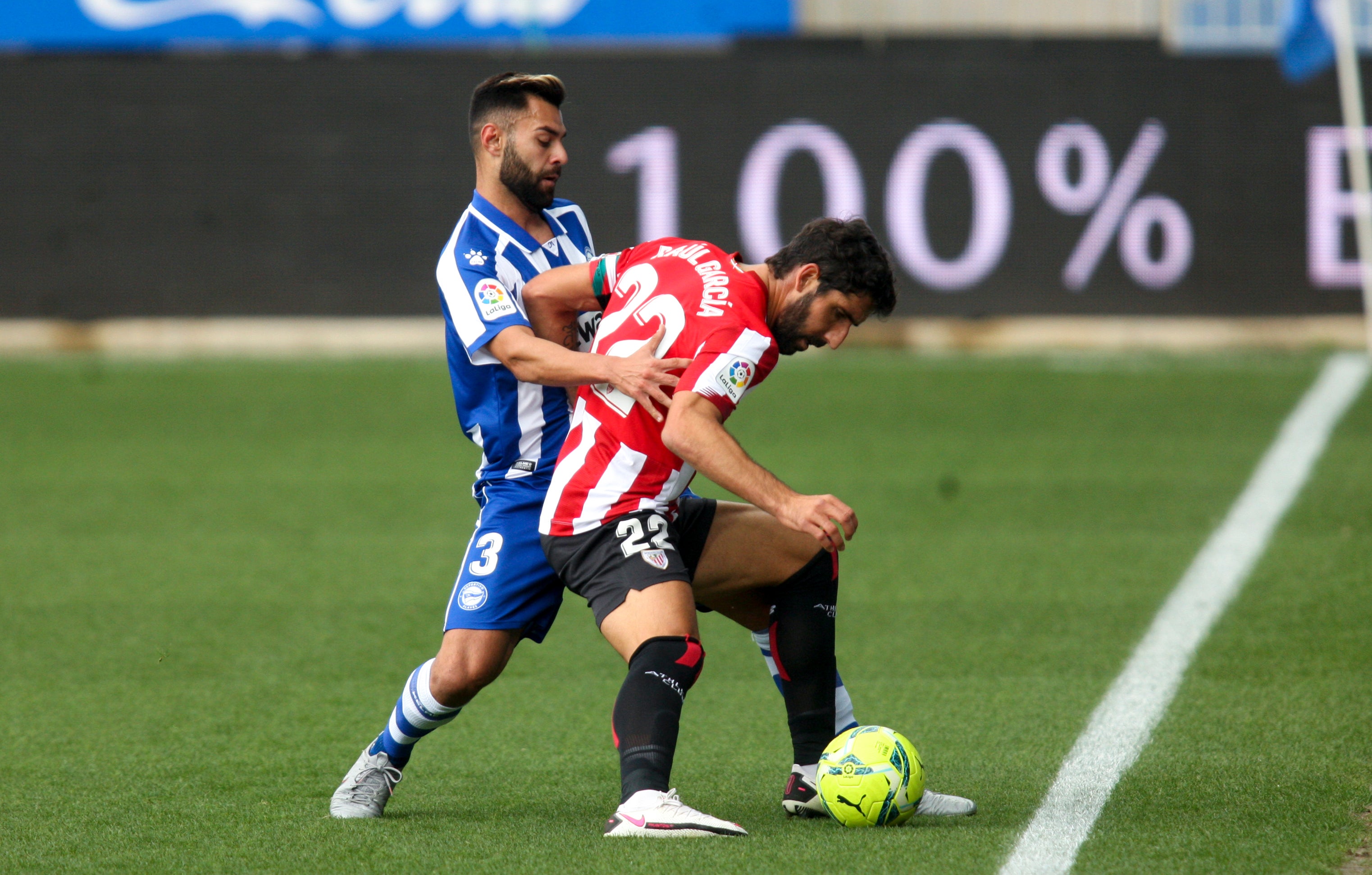 El estadio de Mendizorroza ha albergado el derbi entre albiazules y rojiblancos