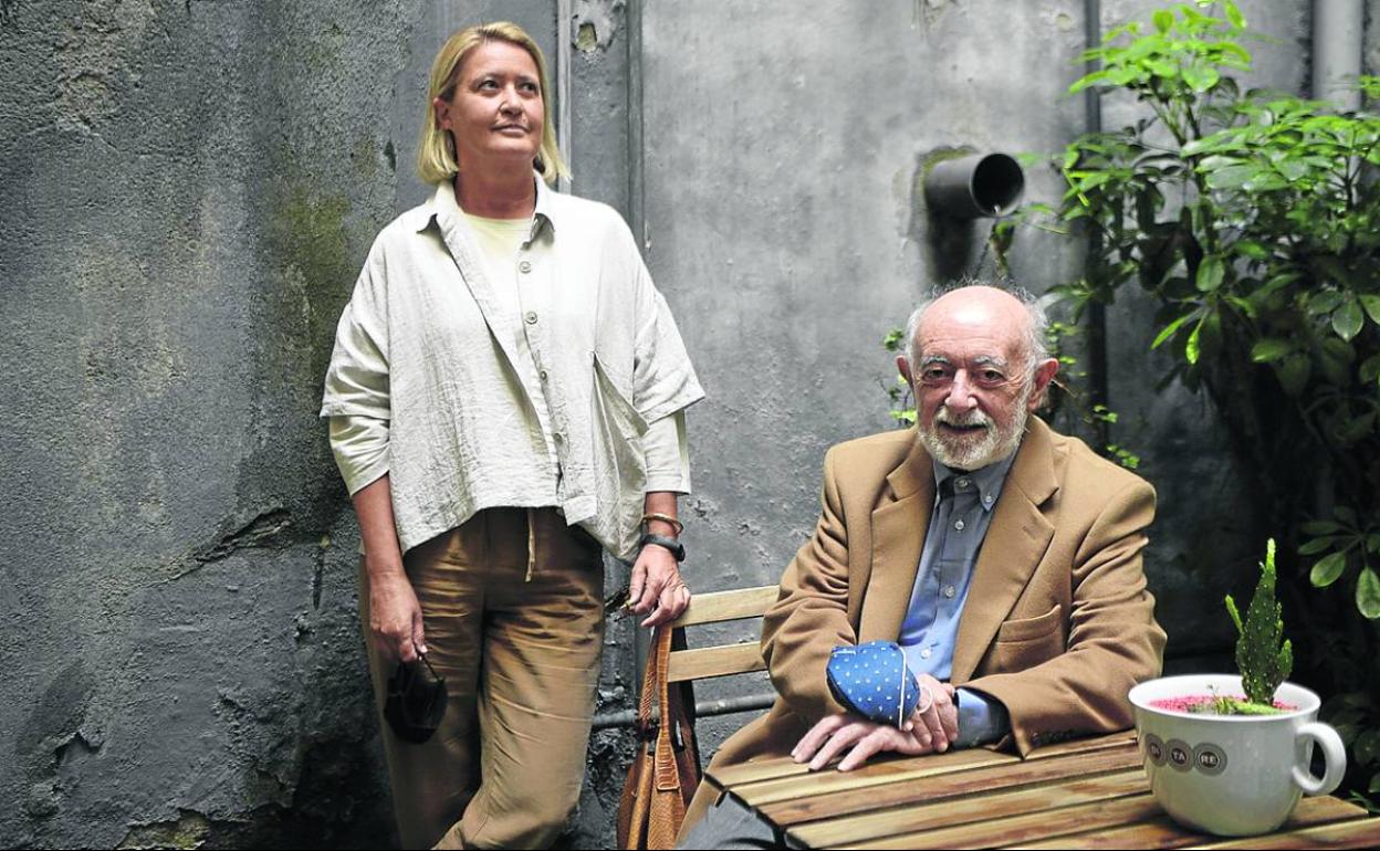 Berta Vías Mahou y Carlos García Gual, antes de su charla en la Filarmónica. 