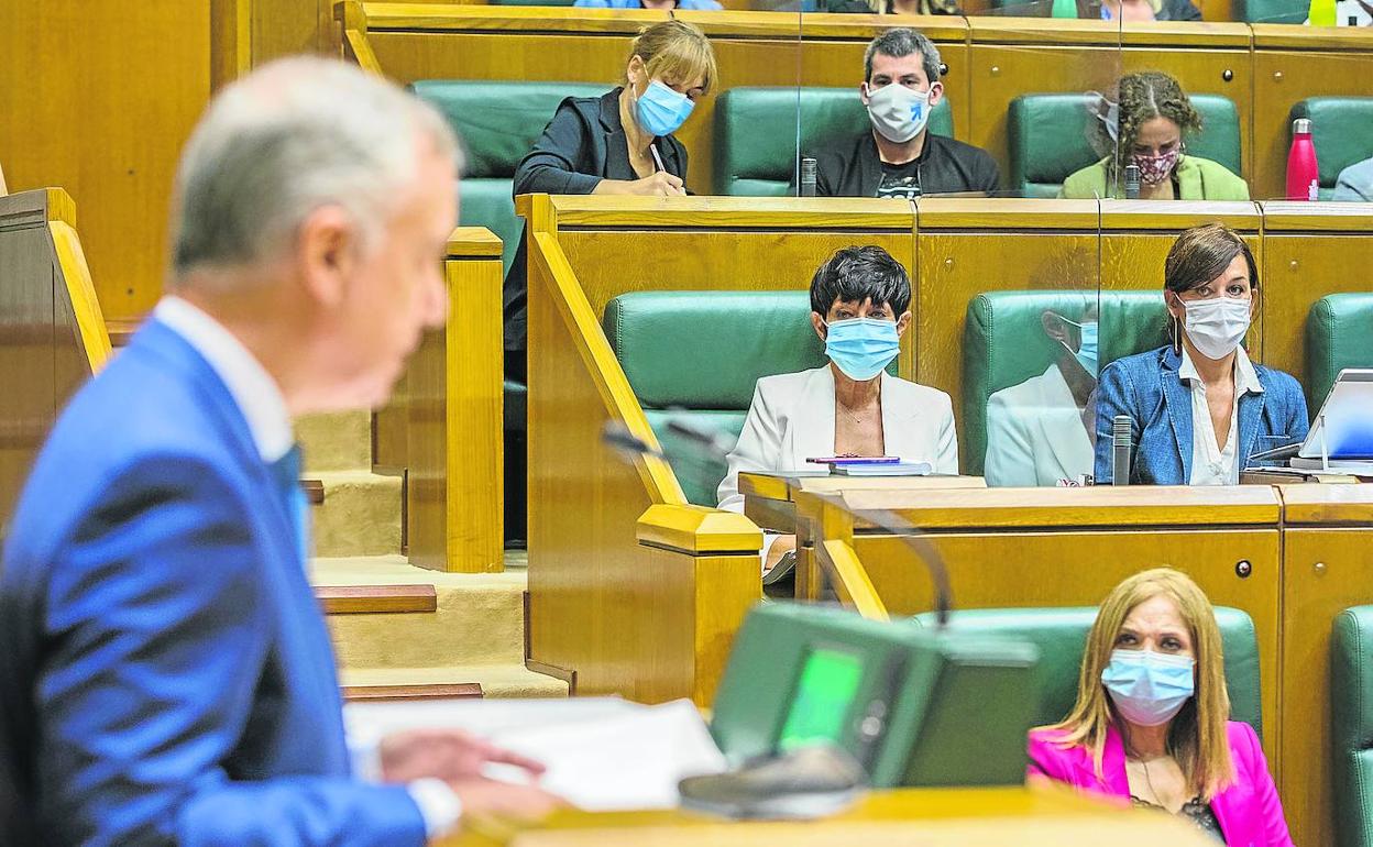 El lehendakari, Iñigo Urkullu, durante el pleno de investidura en el Parlamento vasco. 