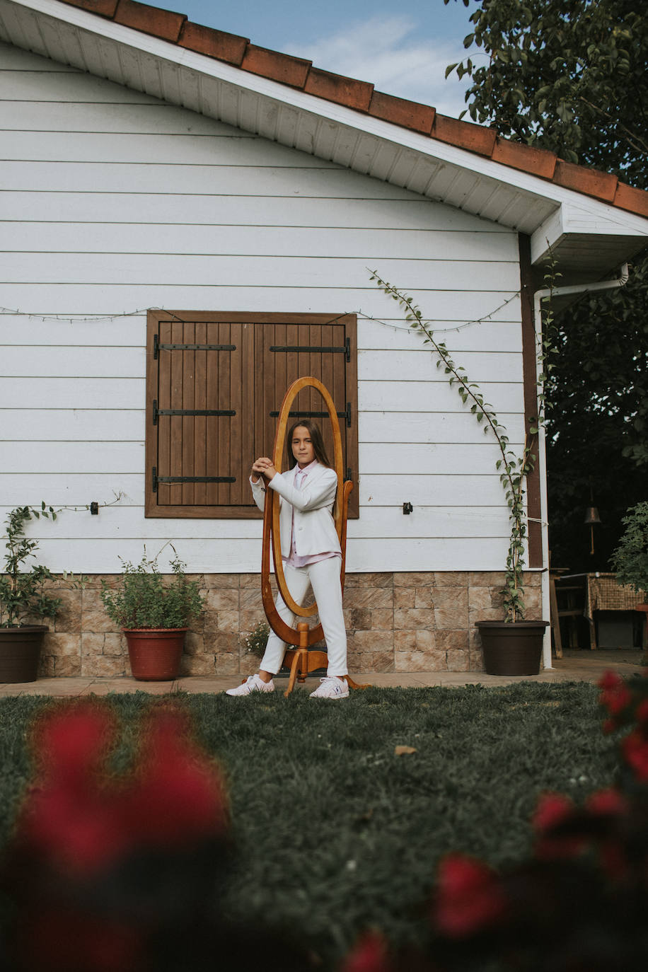 Fotos: Alize, la niña vizcaína que ha sido fiel a sí misma haciendo la comunión con traje y corbata