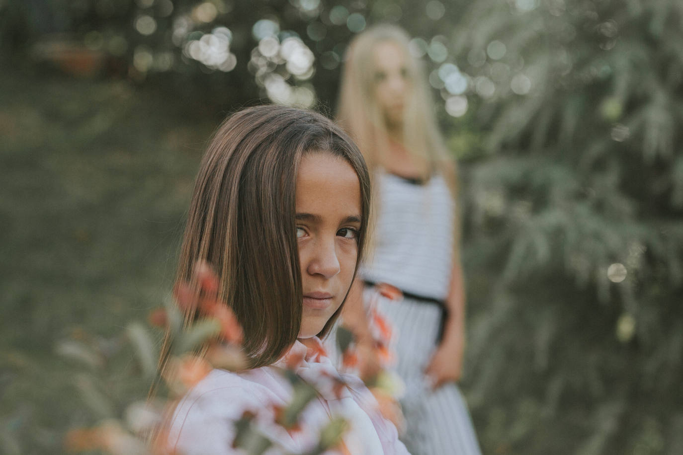 Fotos: Alize, la niña vizcaína que ha sido fiel a sí misma haciendo la comunión con traje y corbata