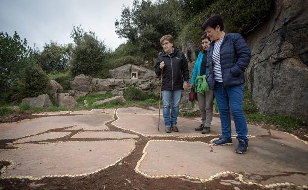Visitantes en la cantera de Ereño.