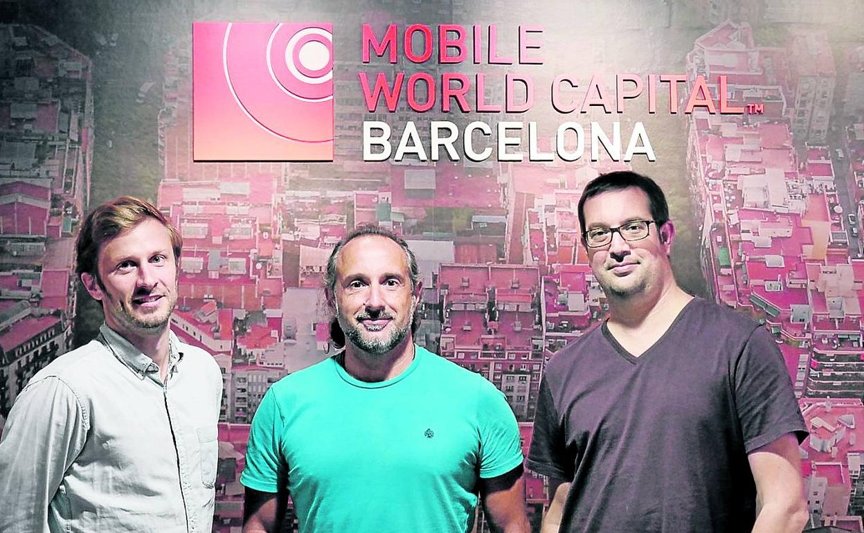 Adriaan Landman y Miguel Silva junto a Marcal Rosinyol, uno de los ingenieros responsables del desarrollo tecnológico de Allread. 