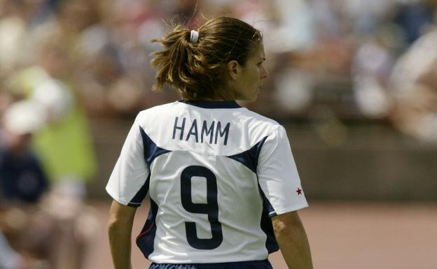 Vestía con el número 9 y marcó la época en los primeros mundiales de fútbol femenino. 