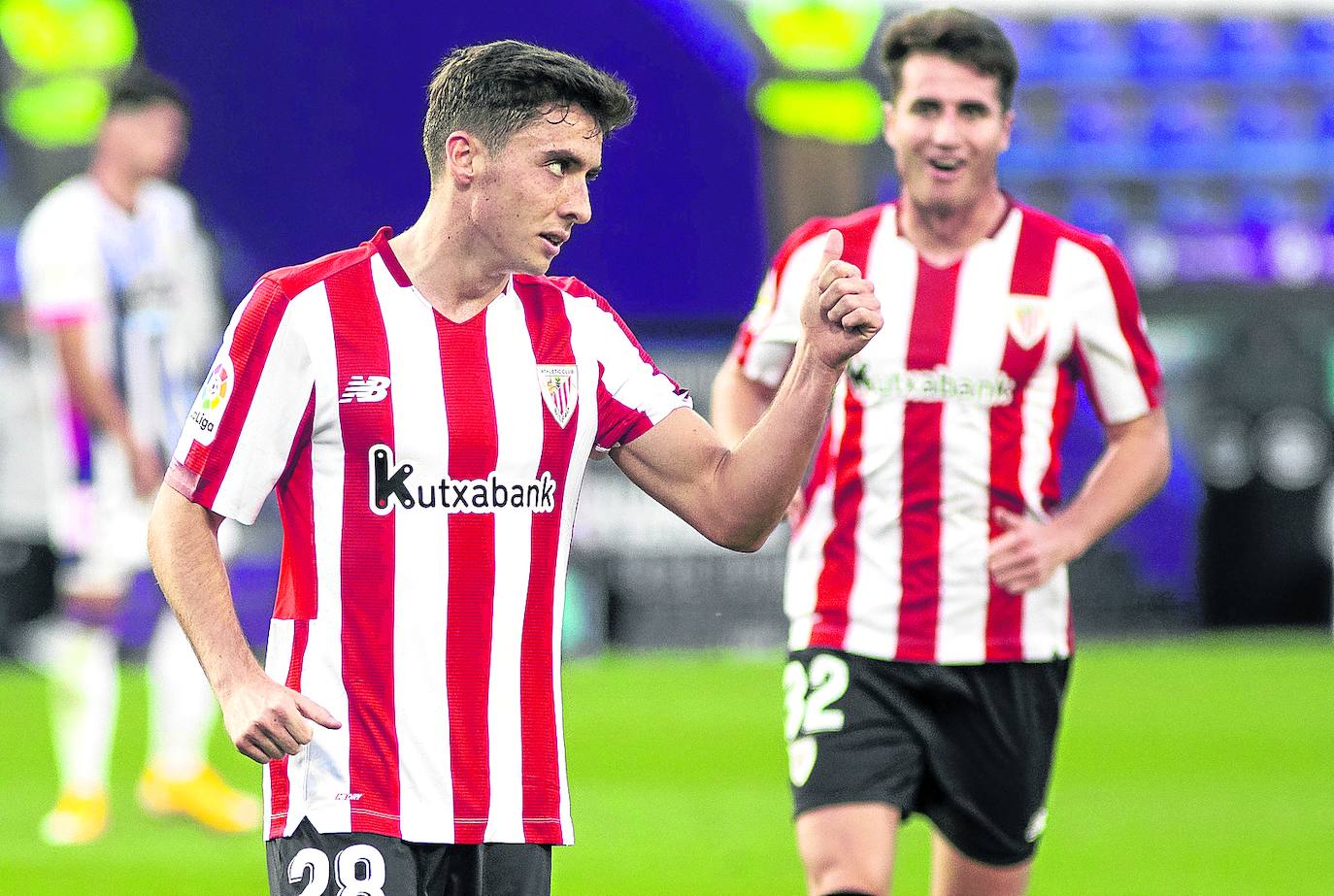 Zarraga celebra su gol en el Trofeo Ciudad de Valladolid con Morcillo, que aún llevaba el 32, al fondo. 