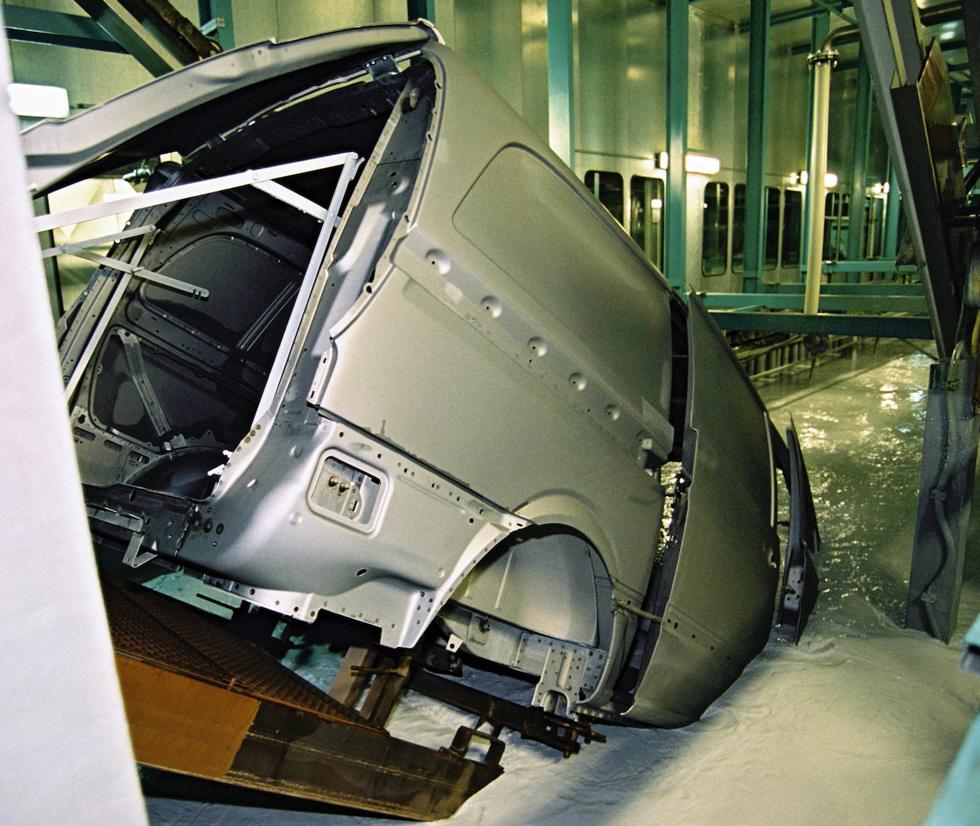 Tanque de pintura en las instalaciones de Mercedes-Benz en Vitoria en el año 2005.