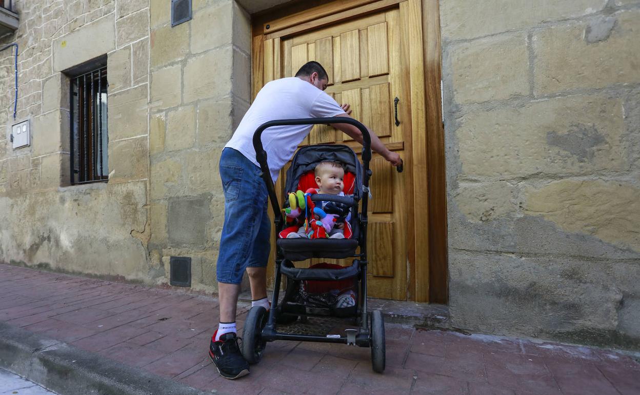Vecinos de La Puebla durante el confinamiento.