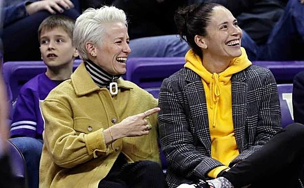 Megan Rapinie eta Sue Bird.