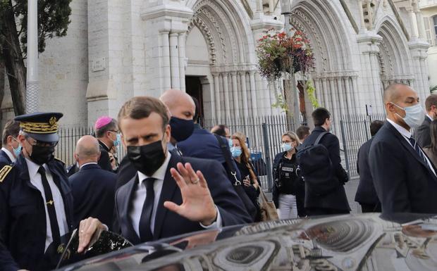 Macron tras el ataque terrorista islamista en la basílica de Niza: «No cederemos» 