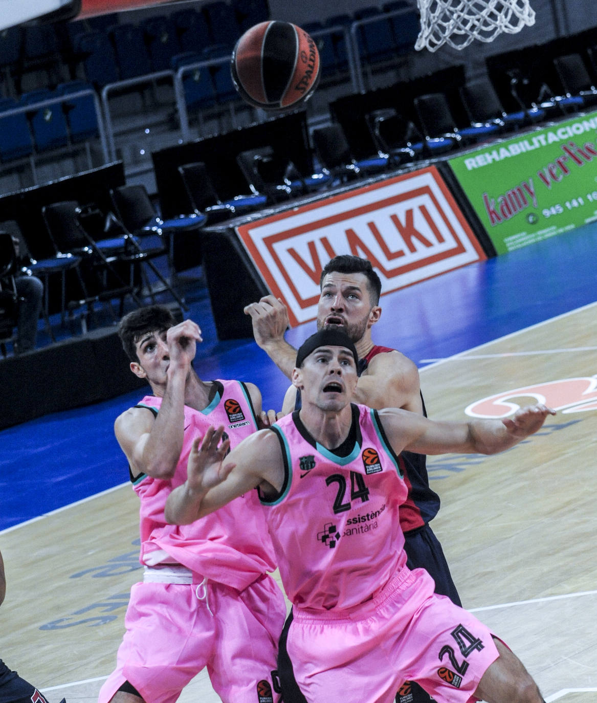 Las fotos del Baskonia - Barcelona de Euroliga. 