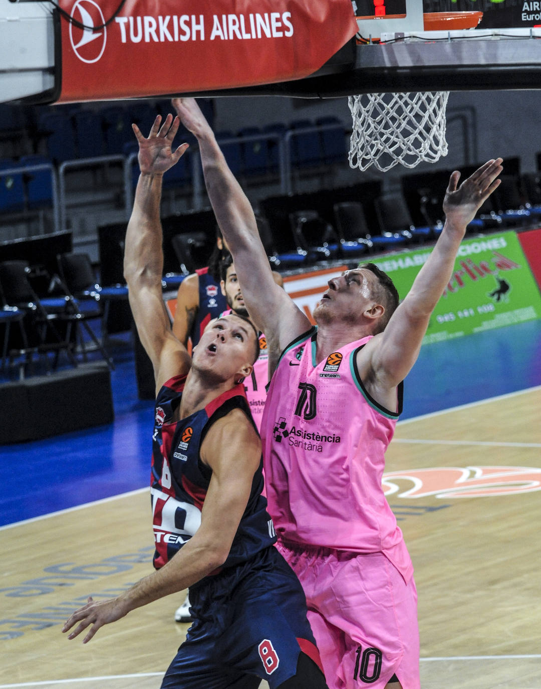 Las fotos del Baskonia - Barcelona de Euroliga. 