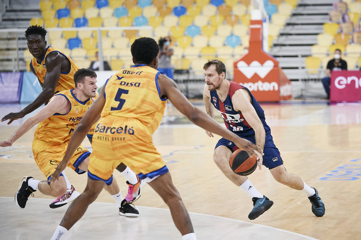Fotos: El Herbalife Gran Canaria - TD Systems Baskonia de la Liga Endesa, en directo