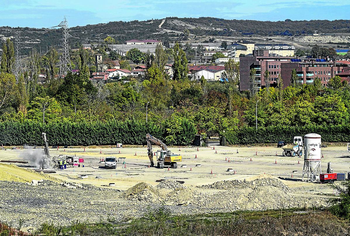 Los trabajos se desarrollan en terrenos entre la Avenida del Zadorra y Juan Crisóstomo de Arriaga.