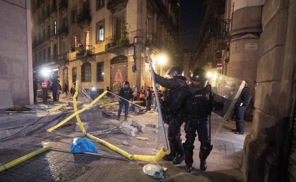 Mossos d'Esquadra, tras los disturbios en Barcelona. 