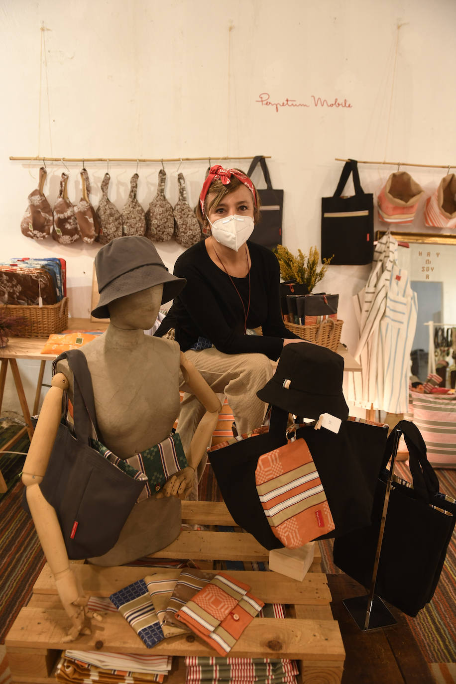 Fotos: Siete mujeres abren una tienda efímera en pleno Gran Vía de Bilbao