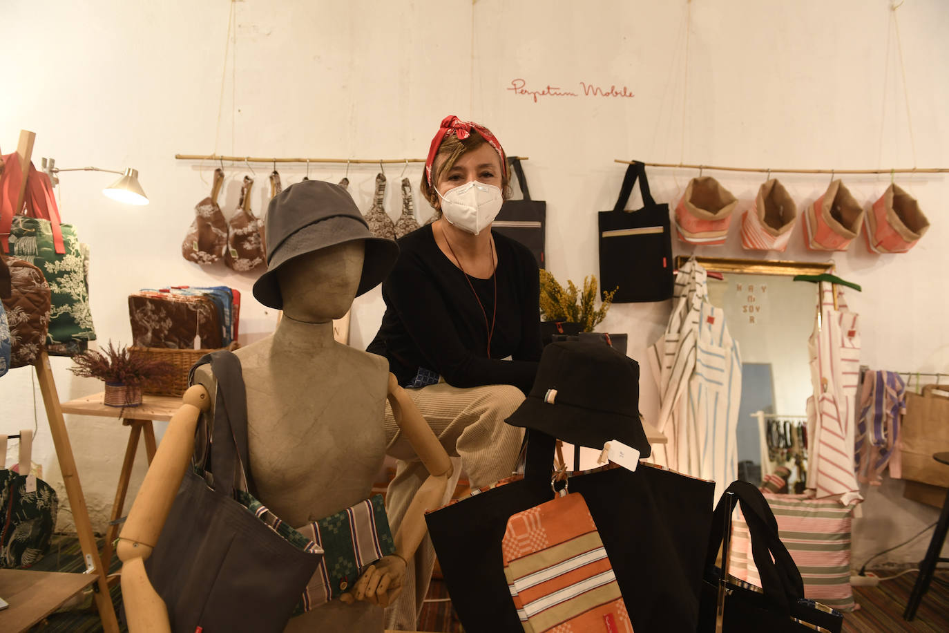 Fotos: Siete mujeres abren una tienda efímera en pleno Gran Vía de Bilbao