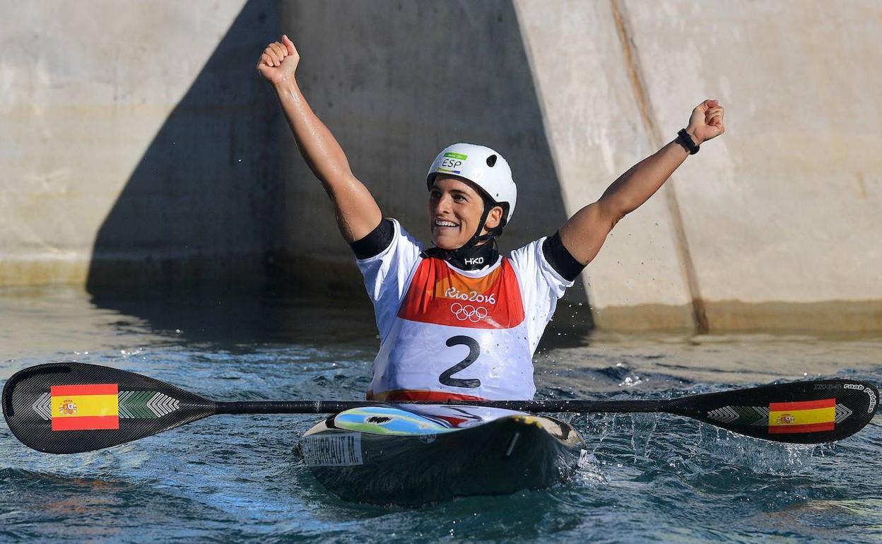 La palista vasca Maialen Chourraut celebrando el oro olímpico en Río en 2016. 