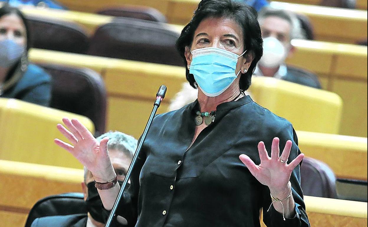 Isabel Celaá, durante su comparecencia de ayer en el Senado. 