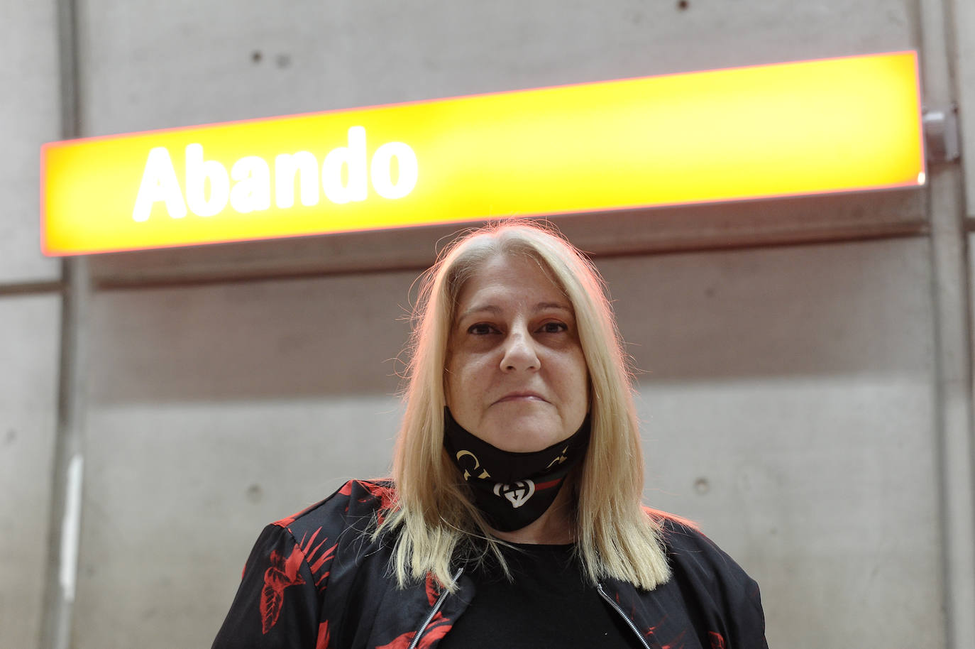 "Llego con tiempo de sobra a la estación y, si veo que el metro que llega va lleno, lo dejo pasar y espero al siguiente. Hace 25 años, cuando se estrenó, yo vivía en Santutxu. No acudí el primer día ni el segundo, sino unos días después. Qué novedad era ir de Santutxu al centro en metro". 