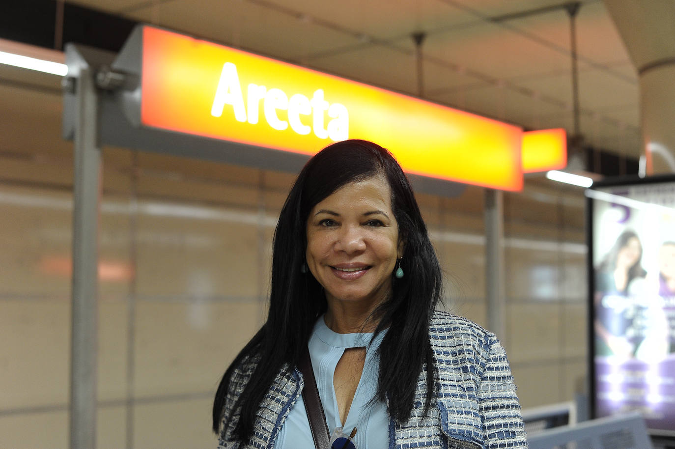 "Es maravilloso, te acerca a todas partes. Está considerado uno de los más limpios de Europa, ¿no? Cuando hay partidos o fiestas, hay que esperar mucho para poder viajar tranquila, porque viajan multitudes, pero como yo no soy de fiestas, no me suele pasar muy a menudo". 