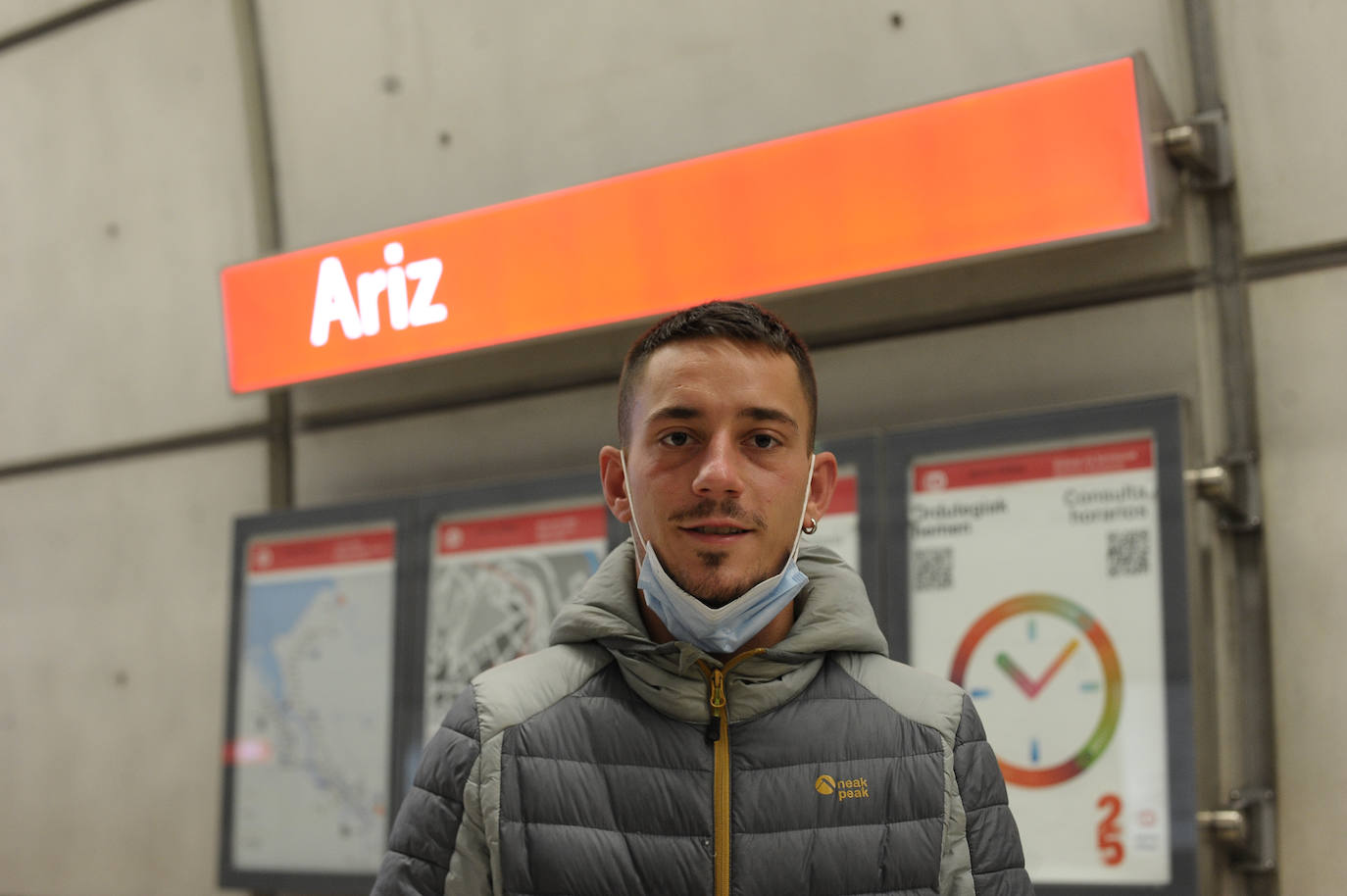 "Trabajo en logística y es el medio que uso para trasladarme. Ojalá siguiera la línea hasta Castro, yo que tengo piso en Santander. Fíjate, si te apetece ir a Noja y puedes ir en  metro, pienso que mucha gente lo usaría". 