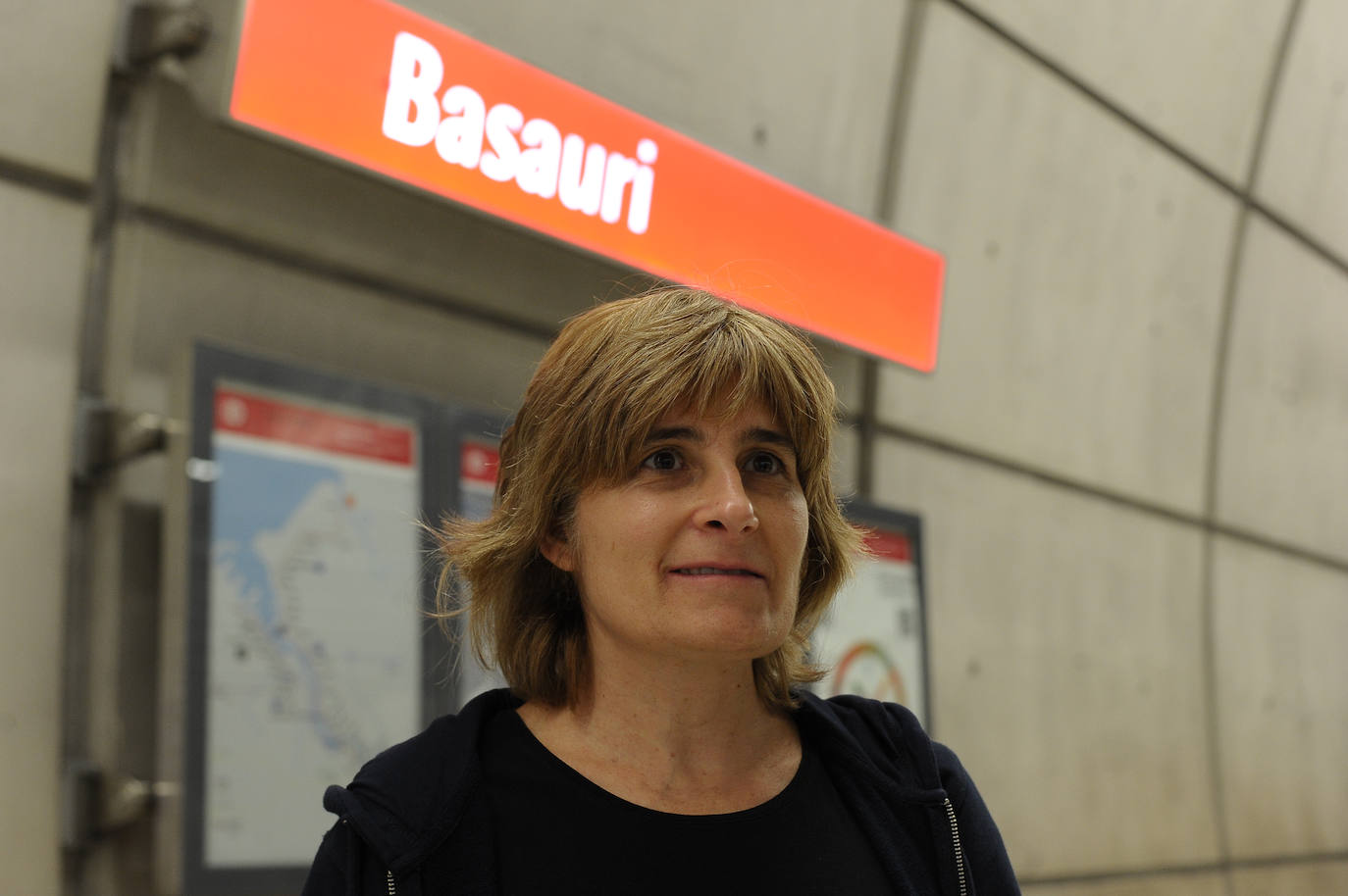 "En Basauri hay un gimnasio donde imparten Chi-kung que me gusta y conozco al profesor, así que me vengo desde Barakaldo en metro. Cuando el metro llegó a Barakaldo lo estuve esperando con muchas ganas, porque el bus tarda mucho y da muchas vueltas. Este es un medio de transporte más cómodo, aunque me gustaría que los trenes llegaran con menos frecuencia. A veces me toca esperar ocho minutos. Si se pudieran poner más trenes, y más ahora durante la pandemia, no estaría mal". 