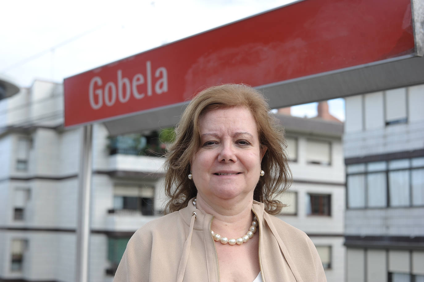 "Prefiero el metro al autobús porque tiene más frecuencia. Antes venía en bus y la hora de la llegada era algo imprevista. Lo malo de esta estación es que, si llueve, te mojas. Ninguno de los metros que he conocido, Berlín, Barcelona..., son mejores que éste". 