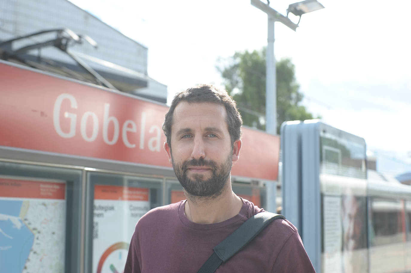 "Ahora hay mucha gente que viene en coche y que antes iba en metro. Los viernes y durante la semana cierra demasiado pronto, en mi opinión. Se podría alargar. Si voy en coche, tardo sólo cinco minutos menos, es tan poca diferencia que prefiero ir en metro. Además, suelo aparcar el coche en Deusto para no meterme en el centro". 