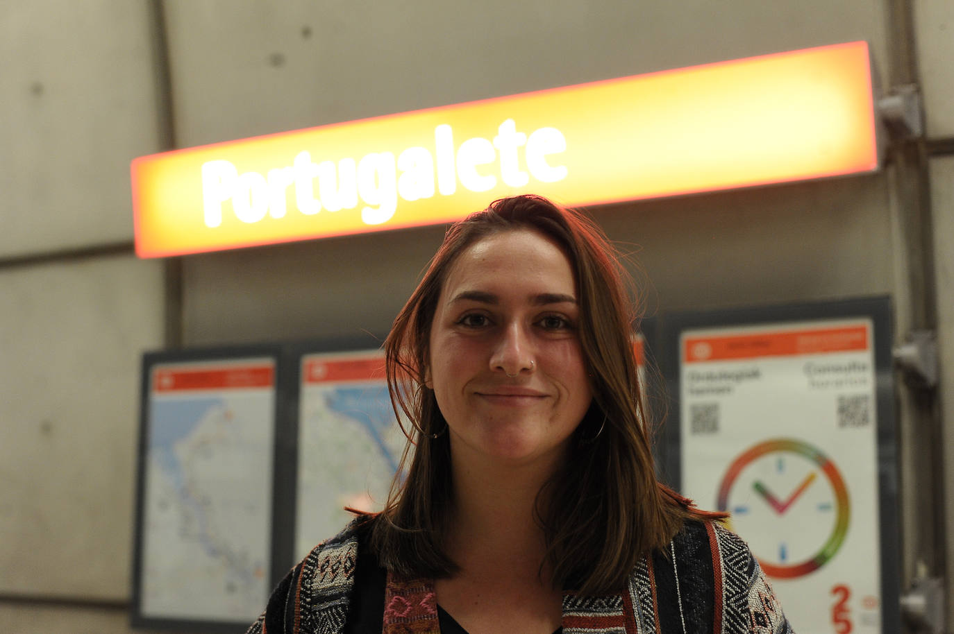 "Ahora que vivo en Madrid y estoy instalada en Castro lo cojo menos. Normalmente, aparco el coche en Portu y vengo en metro hasta Bilbao para no poner OTA. ¡25 años! Sabía que era nuevo, pero no tanto, aunque también me cuesta asimilar que yo ya tenga 20 años. Es un metro fácil de seguir, con pocas líneas, no te lías nada". 