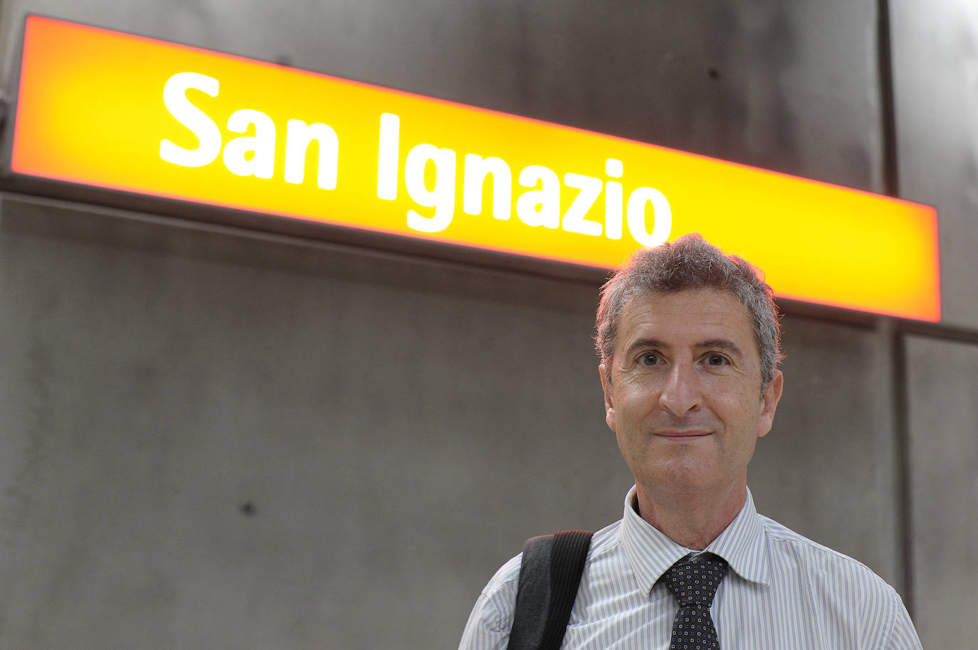 "Cómodo, rápido, con muchas frecuencias horarias... Lo único, que aveces funcionan mal los sistemas de los horarios, bailan un poco. Hace 25 años no lo cogía porque estaba trabajando en Zamudio, pero ahora que estoy aquí he reducido el uso del coche en beneficio del metro. En los vagones me he encontrado con conocidos que hacía mucho tiempo que no veía". 