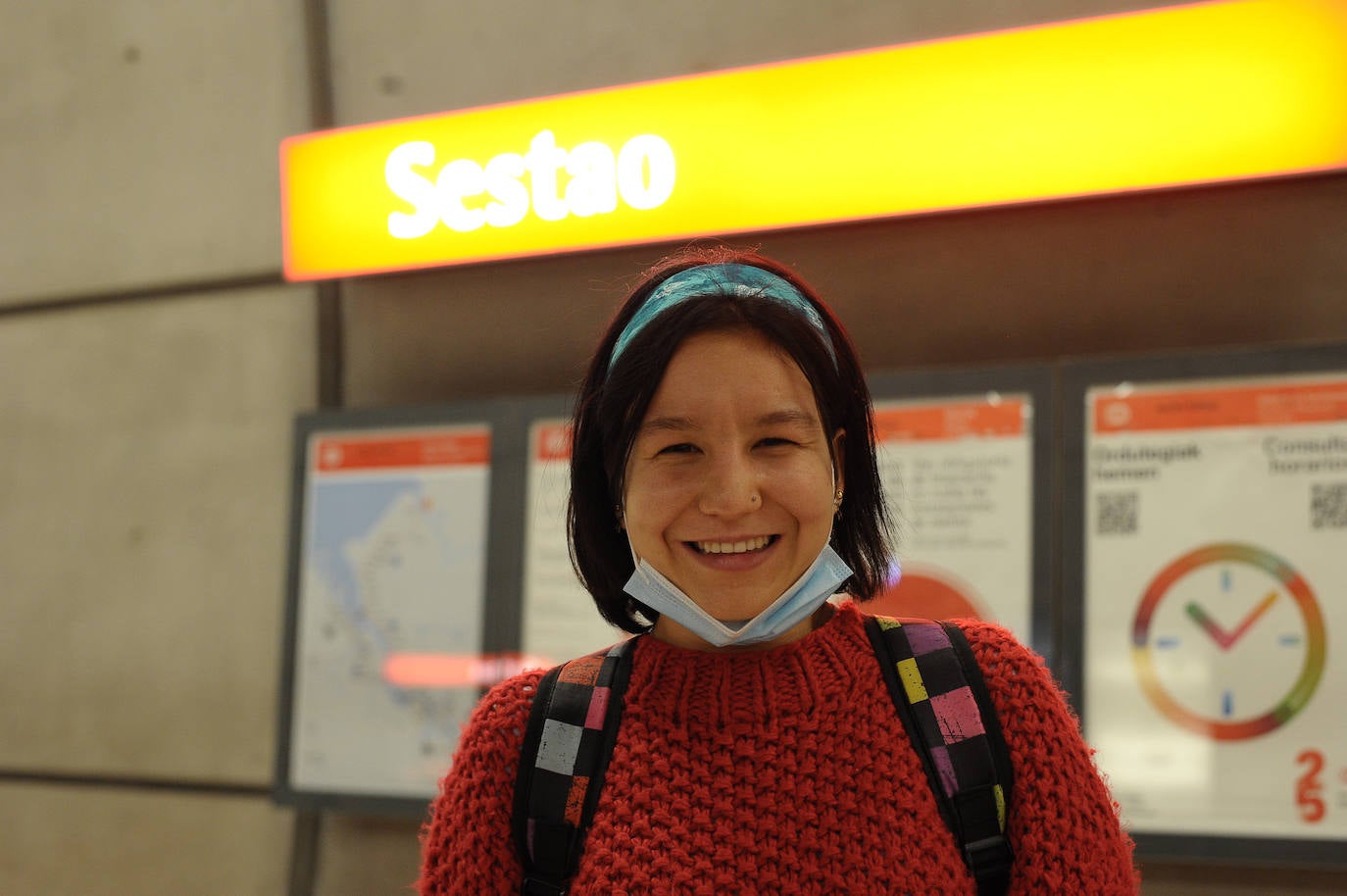 "Voy a mi bola, con mi música. Siempre que voy en metro me parece que el tiempo pasa muy rápido. Todo parece tan nuevo que da gusto. Una temporada tuve que dejar el coche en la estación de Urbinaga y daba un poco de miedo, todo estaba muy oscuro por las mañanas". 