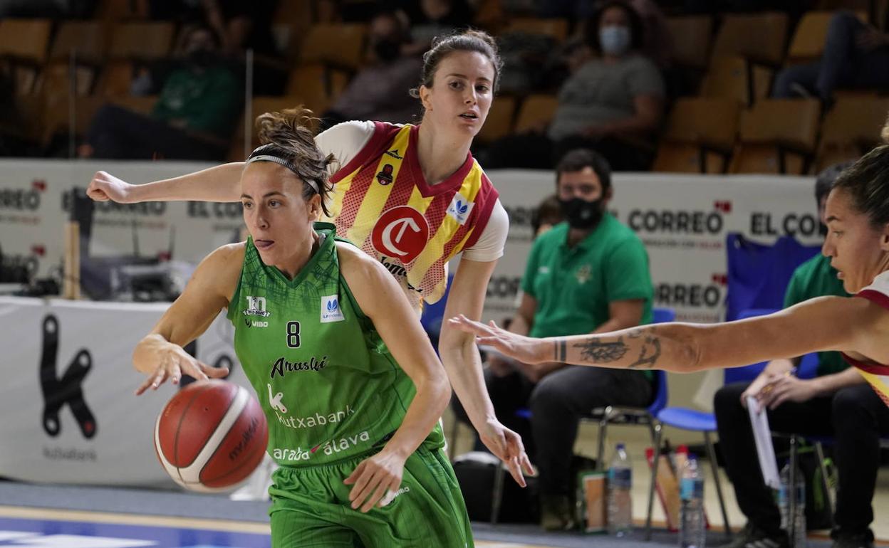 Imagen del pasado duelo del Araski en liga ante el Casademont Zaragoza, aplazado en el descanso. 