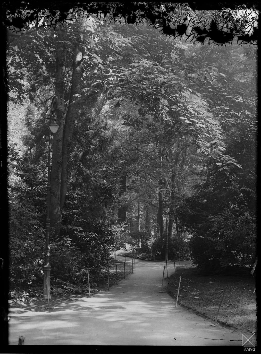 Jardines y paseos en el parque de La Florida. Hacia 1925